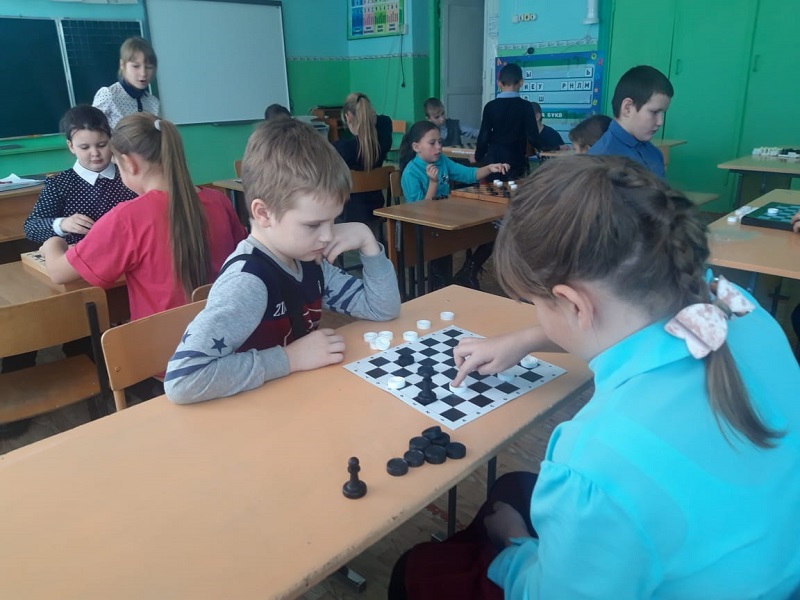 Школьный турнир по шашками.